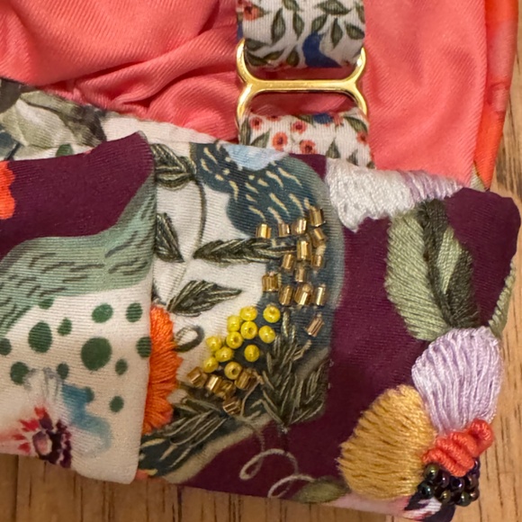 Luxury Bikini Top. Agua Bendita US. Size Large. Fits Like a Medium - Picture 8 of 8